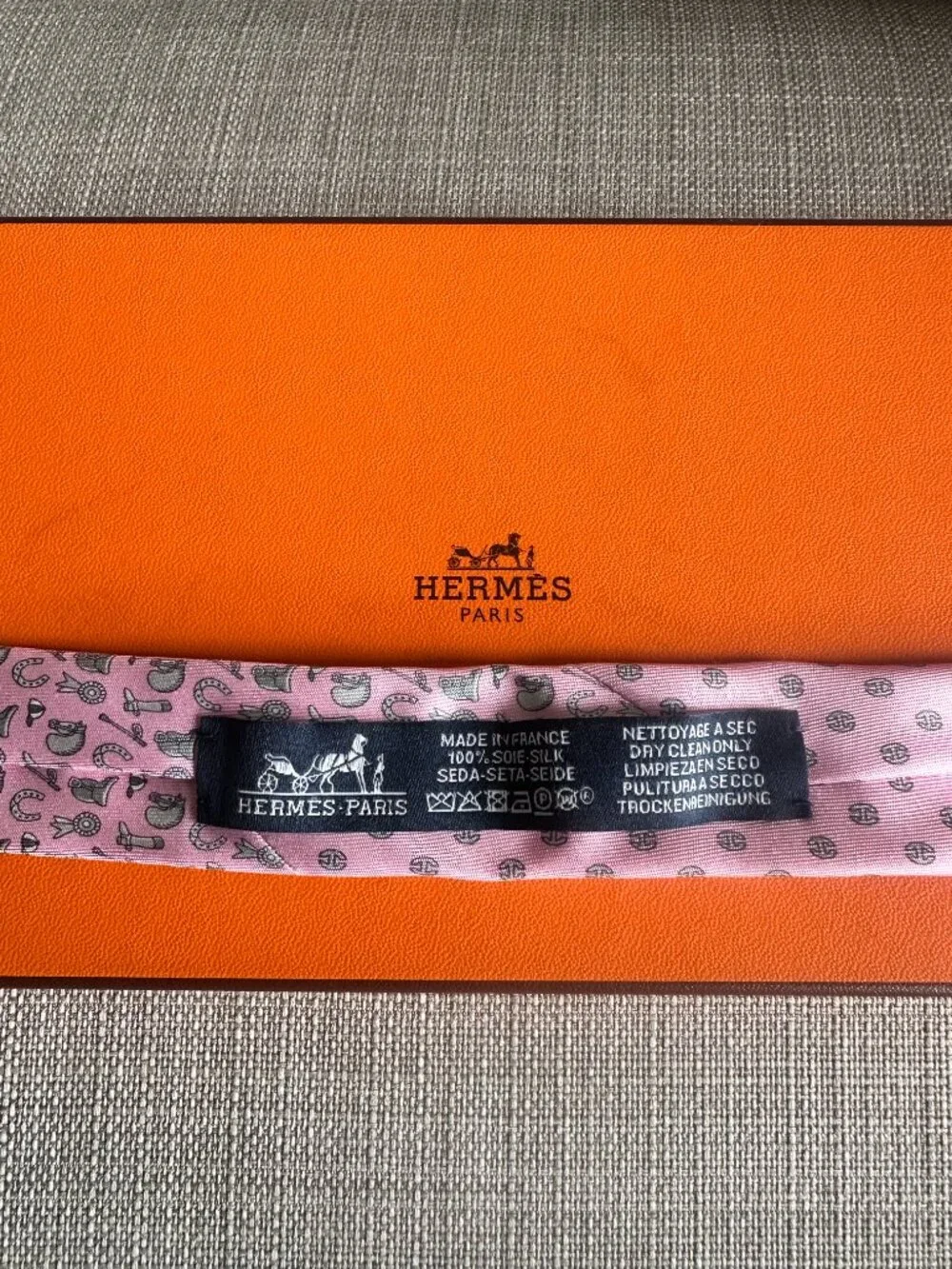 Authentic Hermes Equestrian Style 5276 SA Men's Pink Lucky Horseshoe Silk Tie